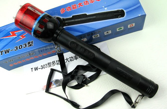 女生防身用防狼噴霧好還是電棍好？