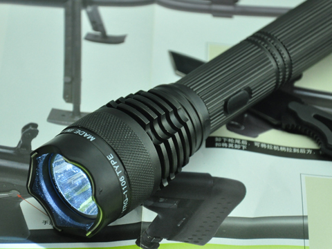 1106型鈦合金改進型強光電擊器